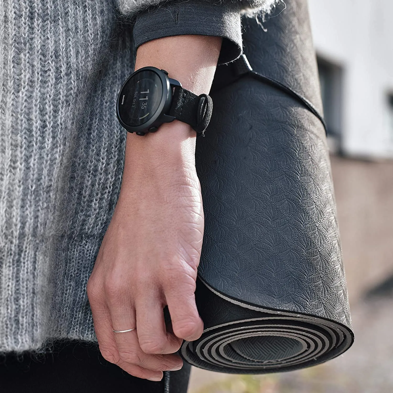 Suunto 3 All Black Durable Sports GPS Watch with Adaptive Training Guidance (SS050617000)